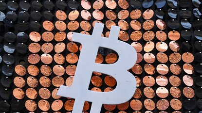 Bitcoin lên gần 42.000$ có thể gọi là "Trùm của các thể loại bong bóng"
