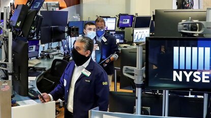 Nguồn cung dầu giảm, vụ kiện Gamestop và dữ liệu việc làm tại Mỹ